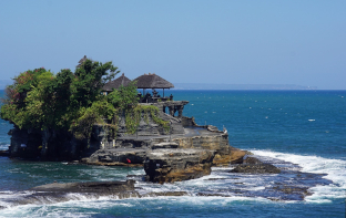 a small island surrounded by ocean on all sides